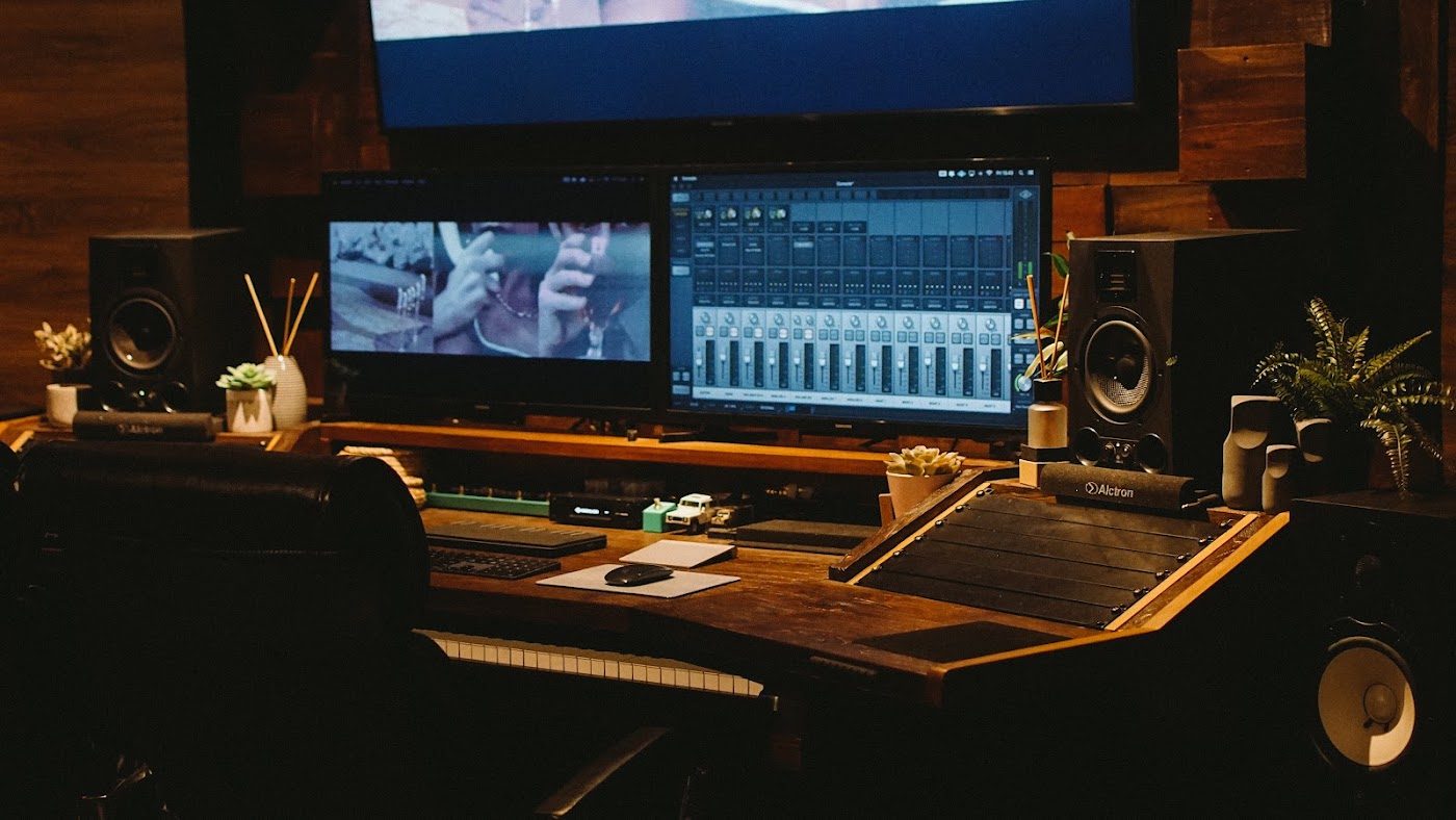 The desk and monitors